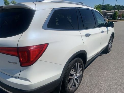 Used 2018 Honda Pilot Touring image 7