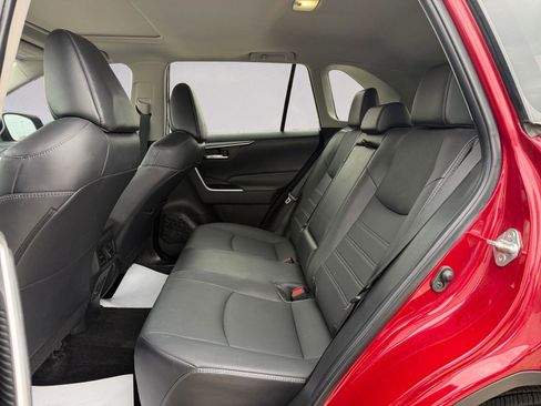 Used 2022 Toyota RAV4 XLE Premium image 13