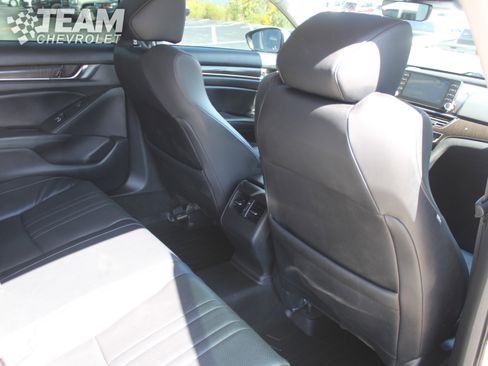 Used 2018 Honda Accord Touring image 25