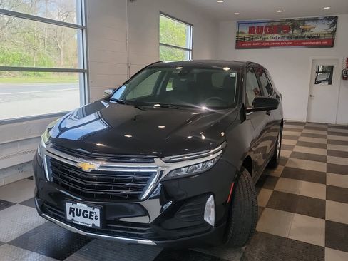 Used 2024 Chevrolet Equinox LT AWD/4WD image 2