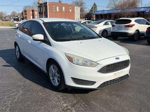 Used 2017 Ford Focus SE image 3