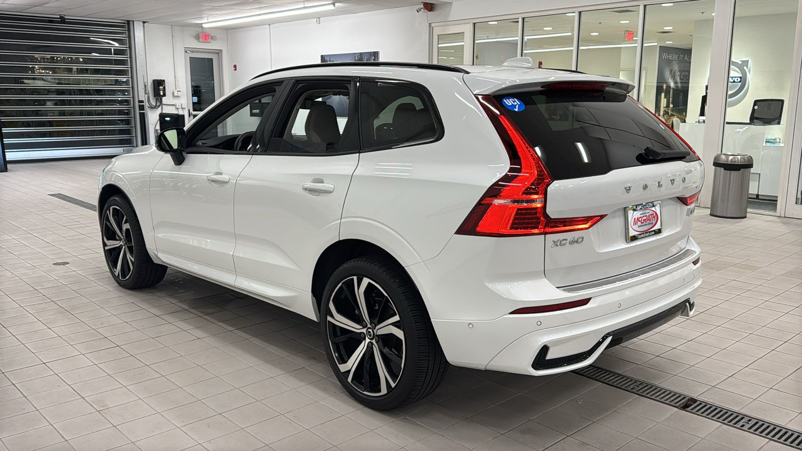 Used 2024 Volvo XC60 B5 Ultimate w/ Protection Package Premier AWD/4WD image 7