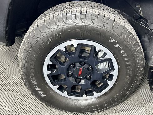 Used 2024 Toyota Tacoma TRD Off-Road w/ TRD Off Road Premium Package image 10