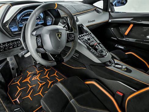 Used 2019 Lamborghini Aventador SVJ AWD/4WD image 21