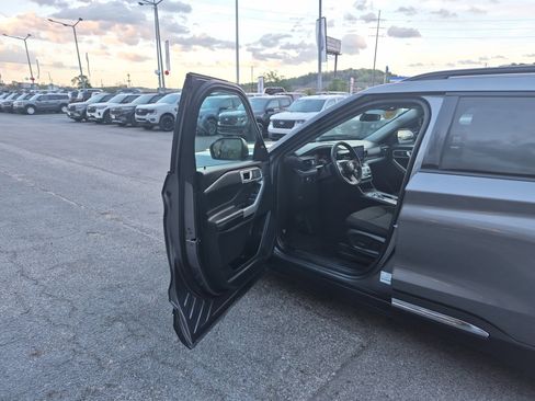 Used 2024 Ford Explorer XLT image 8