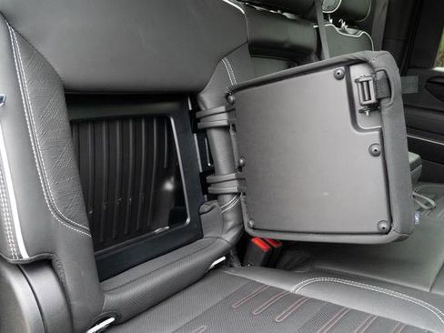 Used 2025 GMC Sierra 2500 AT4X image 32