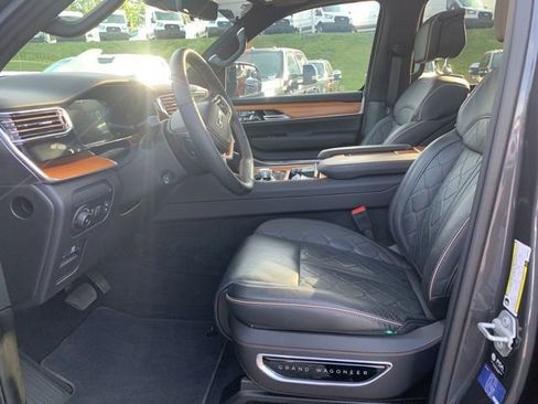 Used 2025 Jeep Grand Wagoneer Series III AWD/4WD image 27