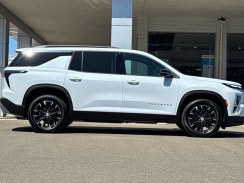 New 2026 Chevrolet Traverse LT w/ Sun and Wheel Package FWD image 5