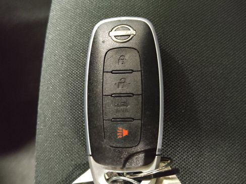 Used 2025 Nissan Versa SV FWD image 32