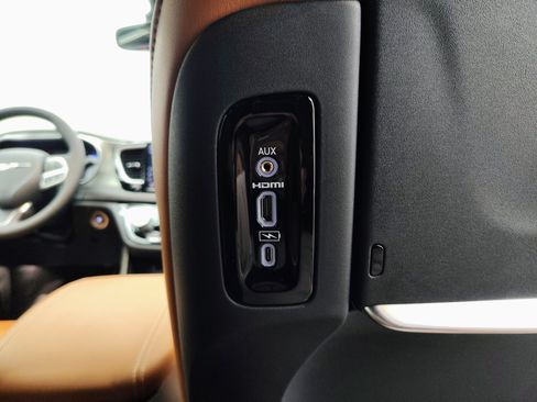 New 2026 Chrysler Pacifica Pinnacle AWD/4WD image 30