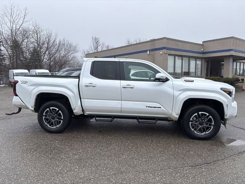 Used 2024 Toyota Tacoma TRD Sport w/ TRD Sport Premium Package image 4