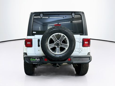 Used 2018 Jeep Wrangler Unlimited Sahara w/ LED Lighting Group AWD/4WD image 7