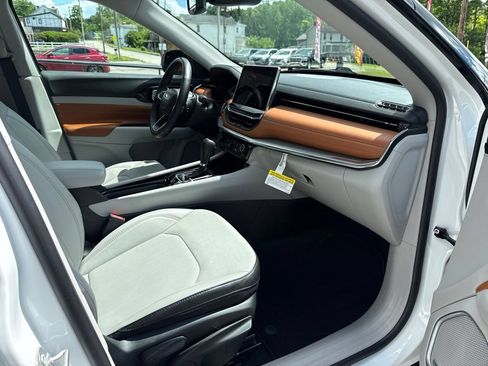 Used 2022 Jeep Compass Limited w/ Sun and Sound Group AWD/4WD image 27