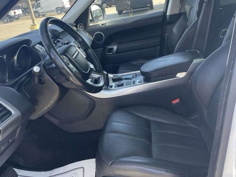 Used 2016 Land Rover Range Rover Sport SE image 2