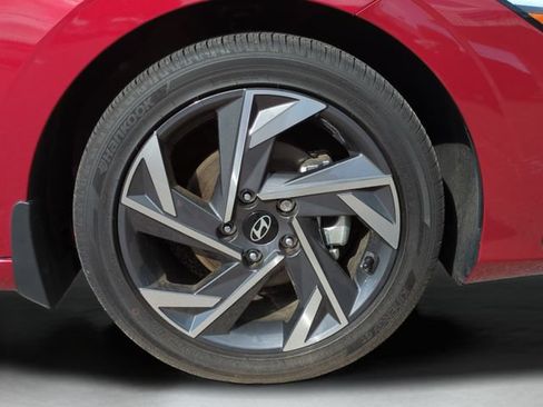 Used 2025 Hyundai Elantra SEL FWD image 31