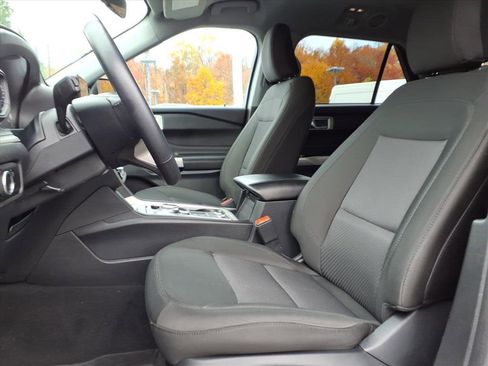 Used 2023 Ford Explorer XLT image 12