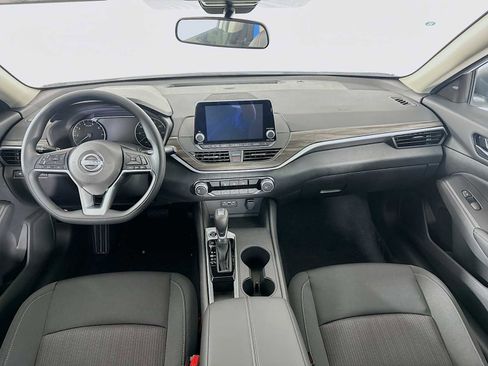 New 2025 Nissan Altima 2.5 SV image 3