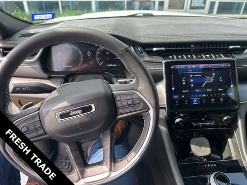 Used 2024 Jeep Grand Cherokee L Limited w/ Black Appearance Package RWD image 5