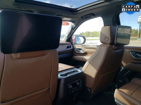 Used 2024 Chevrolet Suburban High Country image 19
