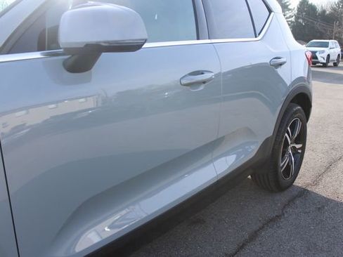 Used 2025 Volvo XC40 B5 Core image 46