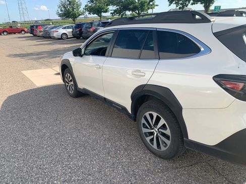 Used 2024 Subaru Outback Premium AWD/4WD image 5