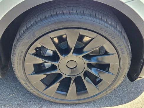 Used 2021 Tesla Model Y 2WD image 9