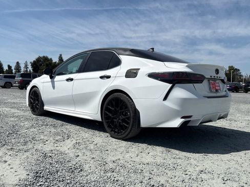 Used 2020 Toyota Camry SE w/ Carpet Mat Package FWD image 5