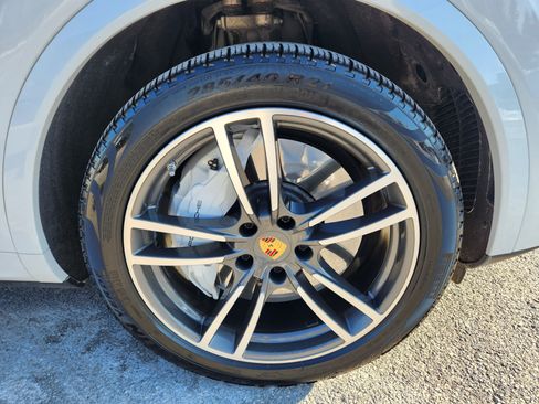 Used 2023 Porsche Cayenne Turbo AWD/4WD image 9
