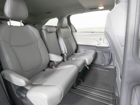 Used 2023 Toyota Sienna XLE image 16