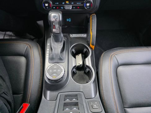 Used 2023 Ford Bronco Badlands image 13