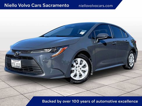 Used 2025 Toyota Corolla LE FWD image 1