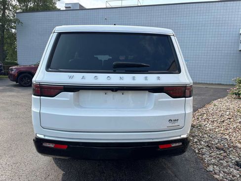Used 2024 Jeep Wagoneer Series II w/ Flexible Seating Group AWD/4WD image 5
