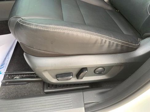 Used 2023 Nissan Rogue SL w/ SL Premium Package image 12