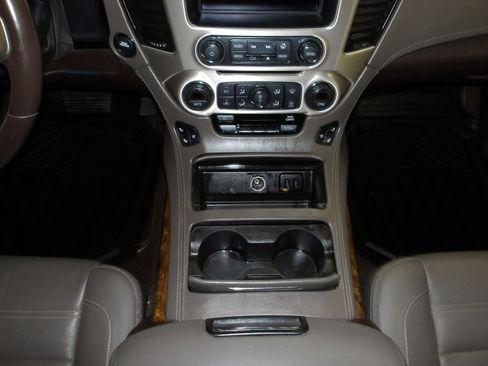 Used 2016 GMC Yukon XL Denali w/ Open Road Package AWD/4WD image 13