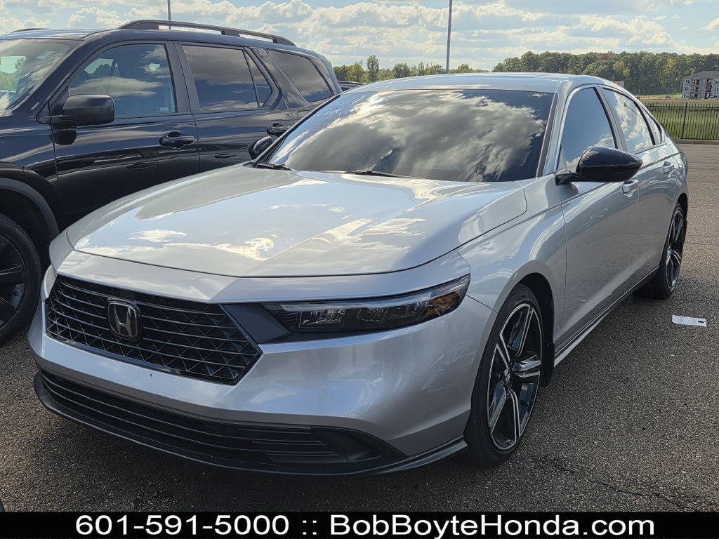 Used 2025 Honda Accord Sport image 1