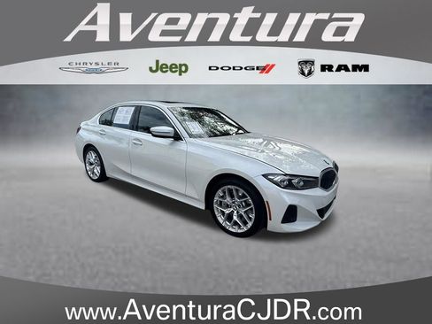 Used 2025 BMW 330i Sedan w/ Convenience Package RWD image 1