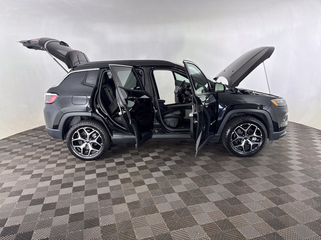Used 2025 Jeep Compass Limited AWD/4WD image 14