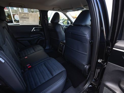 New 2025 Mitsubishi Outlander SE image 28