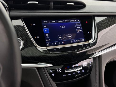 Used 2022 Cadillac XT6 Premium Luxury image 3