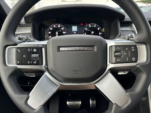 New 2025 Land Rover Discovery Dynamic SE image 22