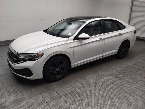 Used 2023 Volkswagen Jetta SE w/ Panoramic Sunroof Package FWD image 2