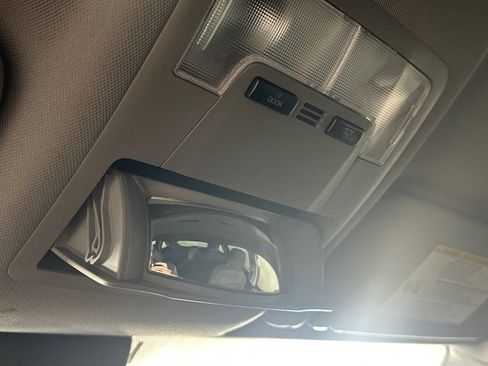 Used 2019 Toyota Highlander LE FWD image 8