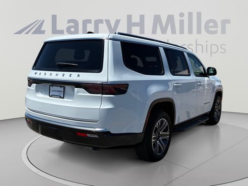 Used 2025 Jeep Wagoneer 4WD image 5