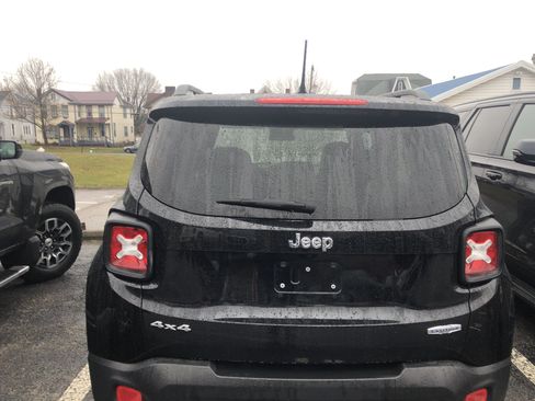 Used 2016 Jeep Renegade Latitude w/ Cold Weather Group image 8