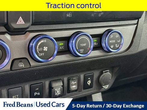 Used 2019 Toyota Tacoma TRD Sport w/ Technology Package AWD/4WD image 18