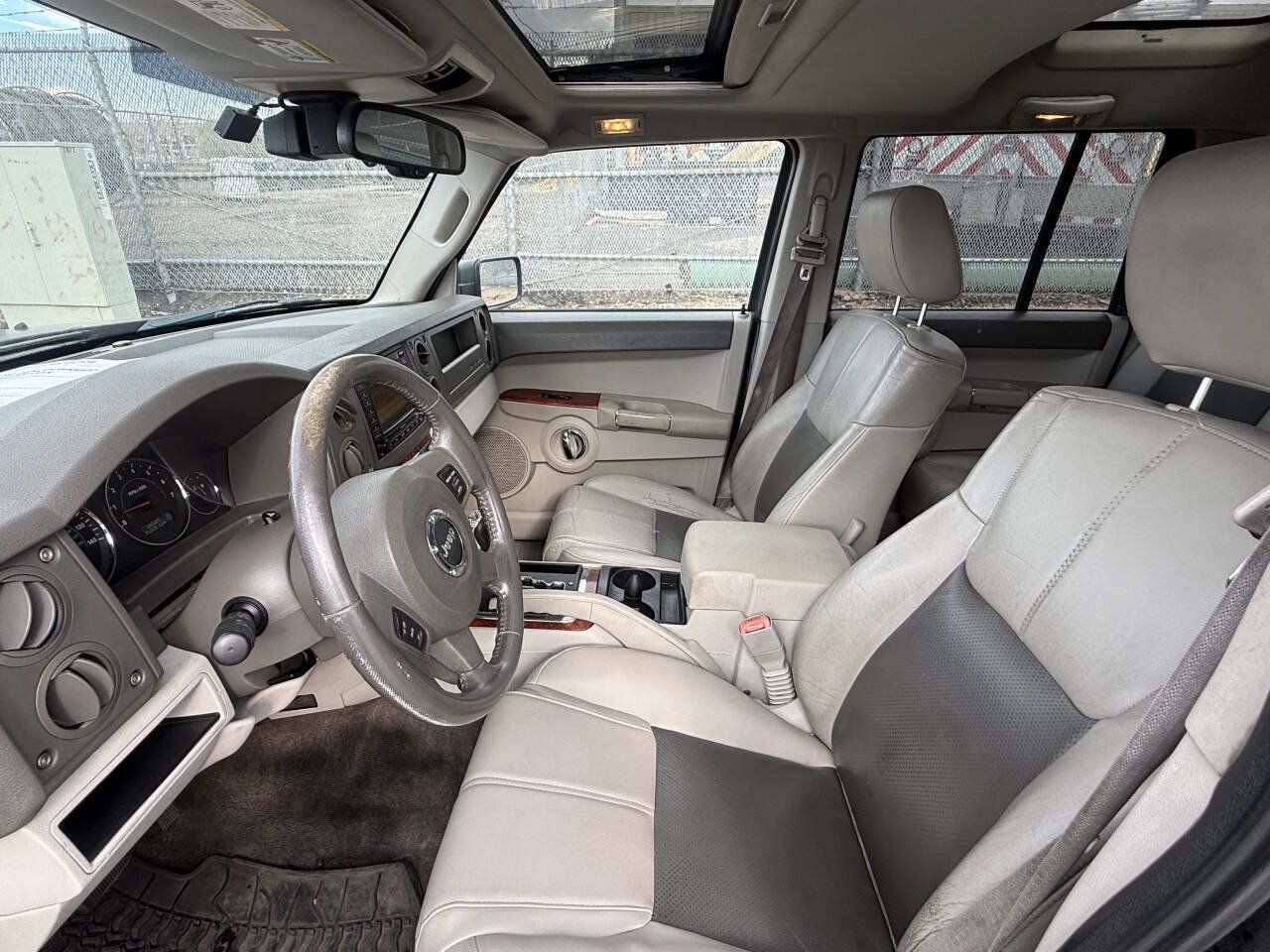 Used 2006 Jeep Commander Limited w/ Trailer Tow Group IV RWD image 11
