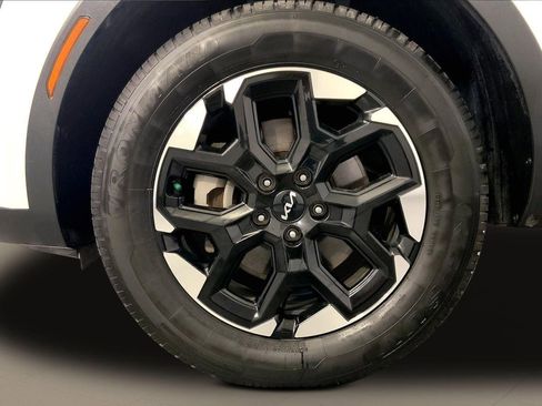 Certified 2024 Kia Sorento S image 9