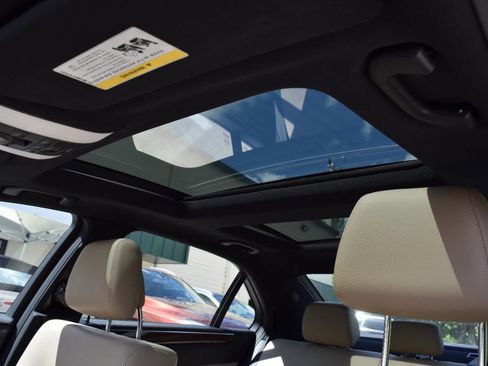 Used 2013 Mercedes-Benz E 350 Sedan image 33