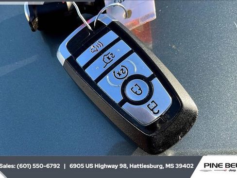 Used 2023 Ford Explorer Limited image 9