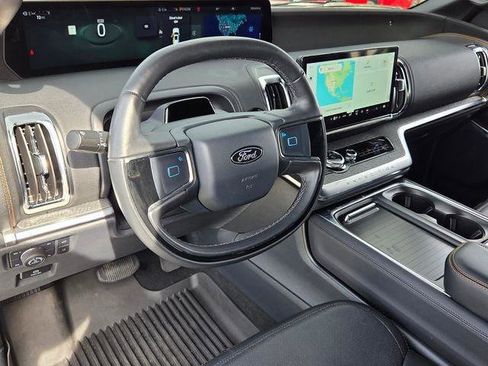 Used 2025 Ford Expedition Tremor AWD/4WD image 12